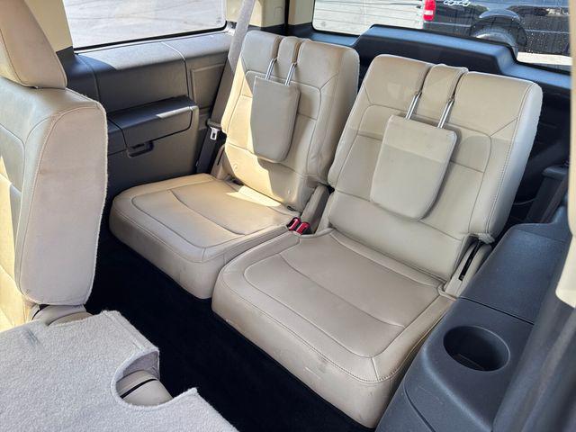 Photo of 2016 Shadow Black Ford Flex