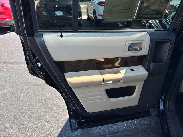 Photo of 2016 Shadow Black Ford Flex