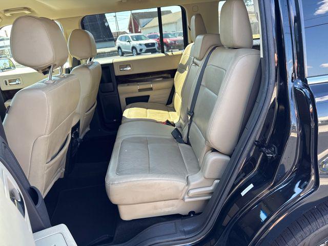 Photo of 2016 Shadow Black Ford Flex