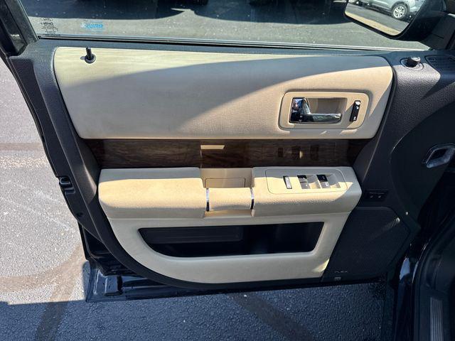 Photo of 2016 Shadow Black Ford Flex