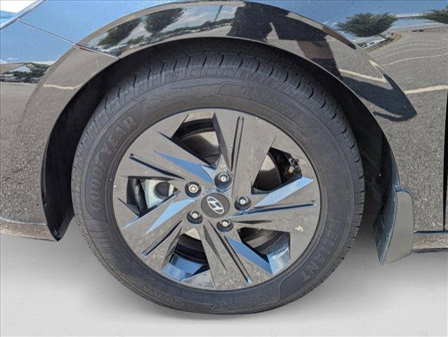 Photo of 2022 Phantom Black Hyundai ELANTRA