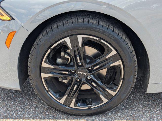 Photo of 2024 Wolf Gray Kia K5