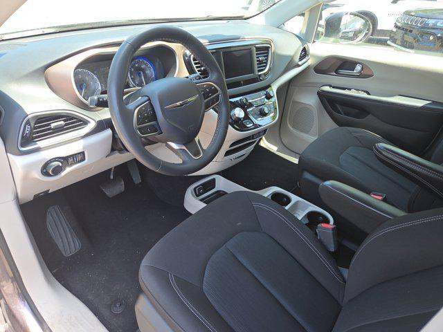 Photo of 2023 Granite Crystal Metallic Clearcoat Chrysler Voyager