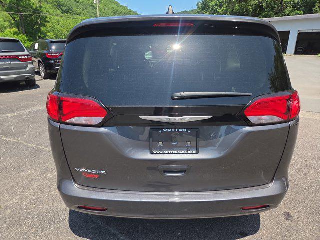 Photo of 2023 Granite Crystal Metallic Clearcoat Chrysler Voyager
