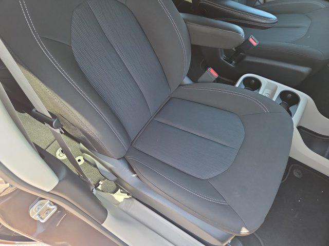 Photo of 2023 Granite Crystal Metallic Clearcoat Chrysler Voyager