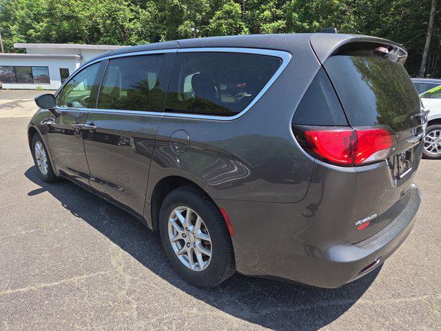 Photo of 2023 Granite Crystal Metallic Clearcoat Chrysler Voyager
