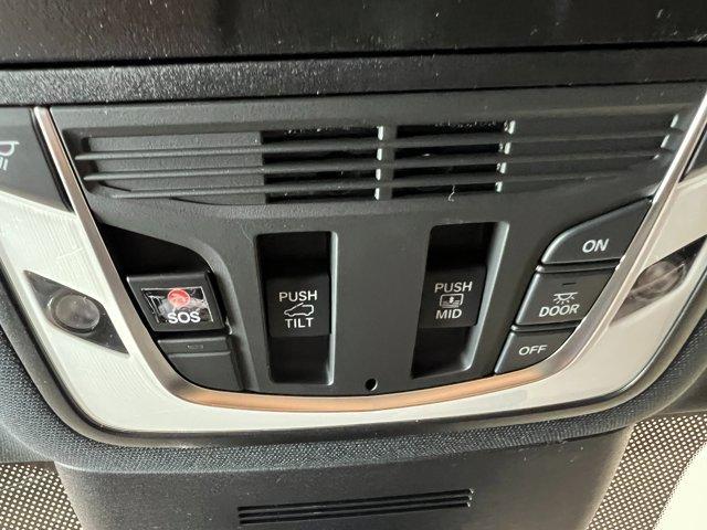 Photo of 2025 Platinum White Pearl Acura MDX