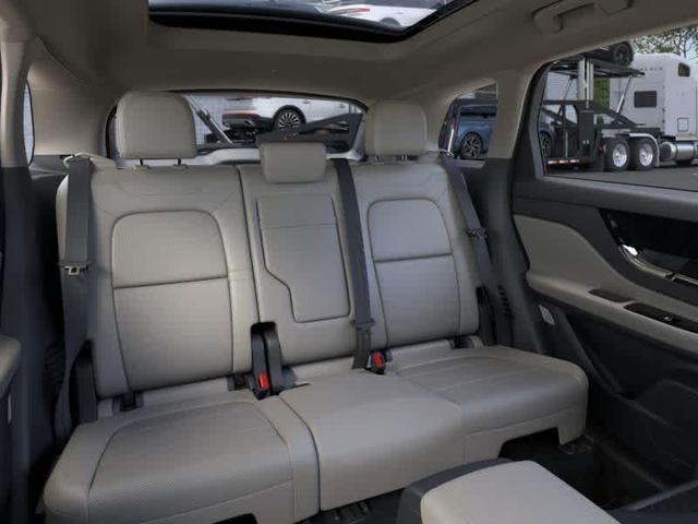 Photo of 2025 Pristine White Lincoln Corsair