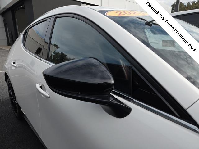 Photo of 2023 Snowflake White Pearl Mica Mazda Mazda3