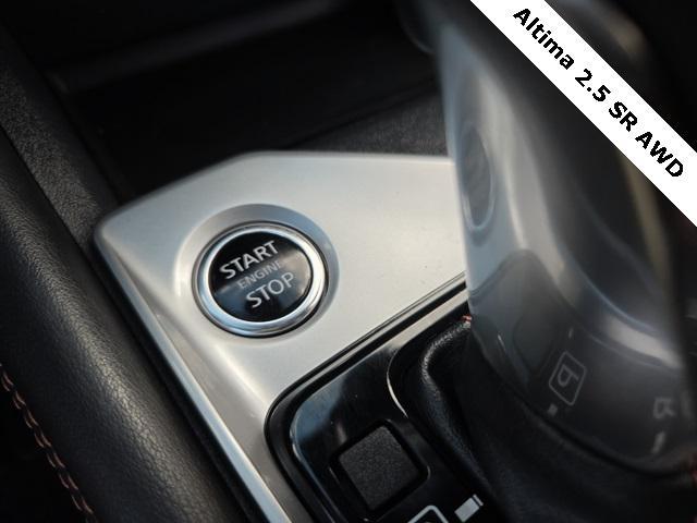 Photo of 2021 Super Black Clearcoat Nissan Altima