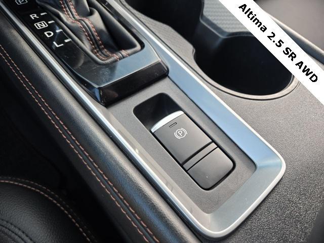 Photo of 2021 Super Black Clearcoat Nissan Altima