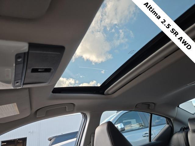 Photo of 2021 Super Black Clearcoat Nissan Altima