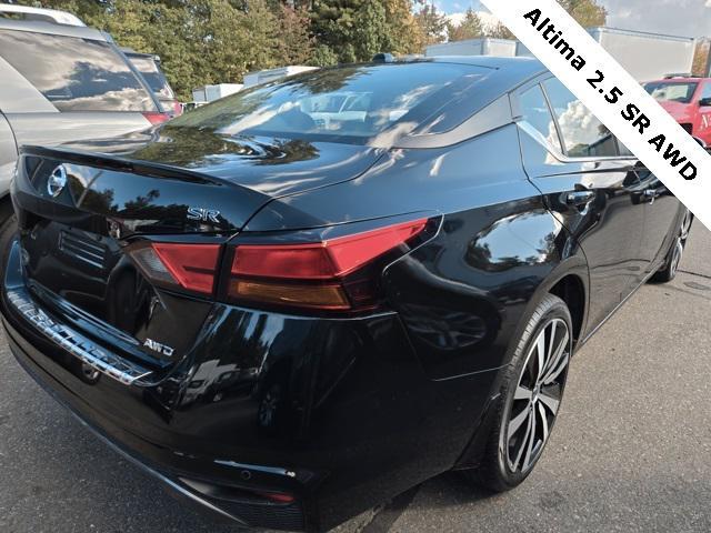 Photo of 2021 Super Black Clearcoat Nissan Altima