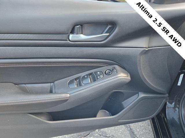 Photo of 2021 Super Black Clearcoat Nissan Altima