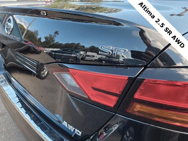Photo of 2021 Super Black Clearcoat Nissan Altima