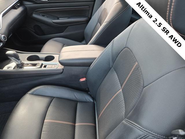 Photo of 2021 Super Black Clearcoat Nissan Altima