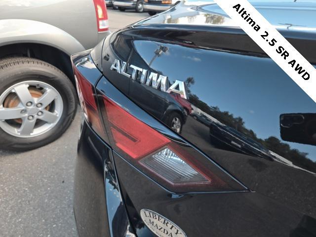 Photo of 2021 Super Black Clearcoat Nissan Altima