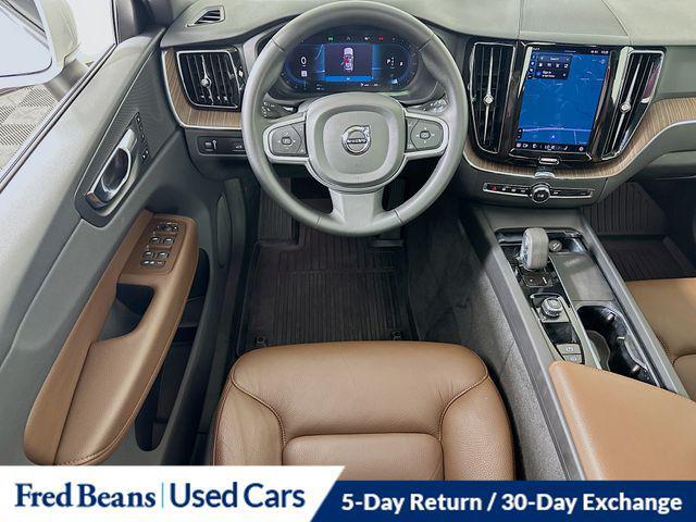 Photo of 2022 Crystal White Metallic Volvo XC60