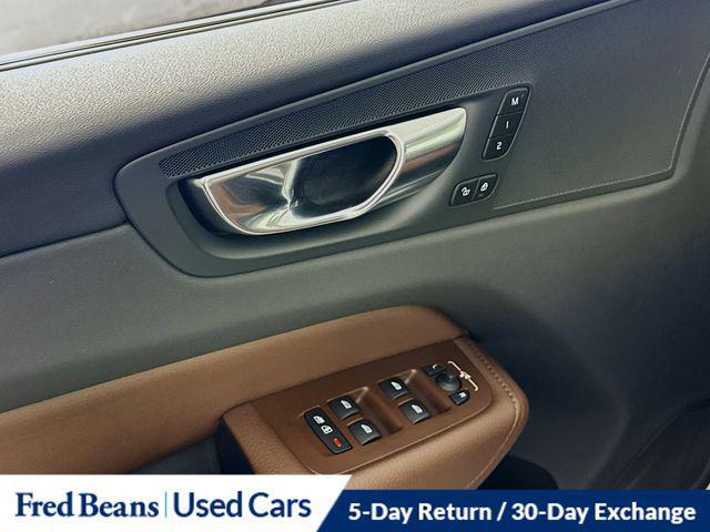 Photo of 2022 Crystal White Metallic Volvo XC60