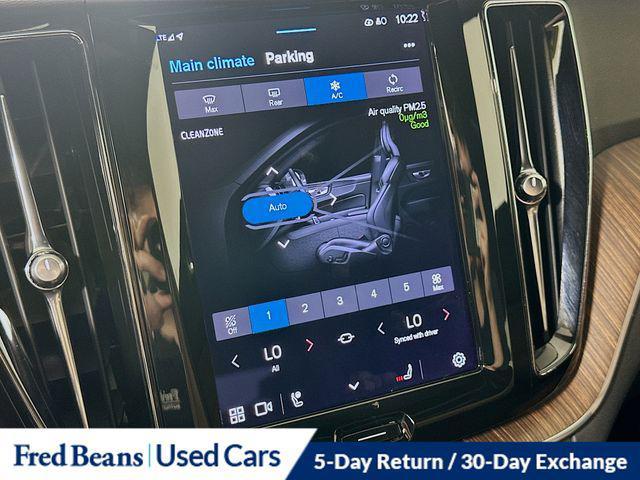 Photo of 2022 Crystal White Metallic Volvo XC60