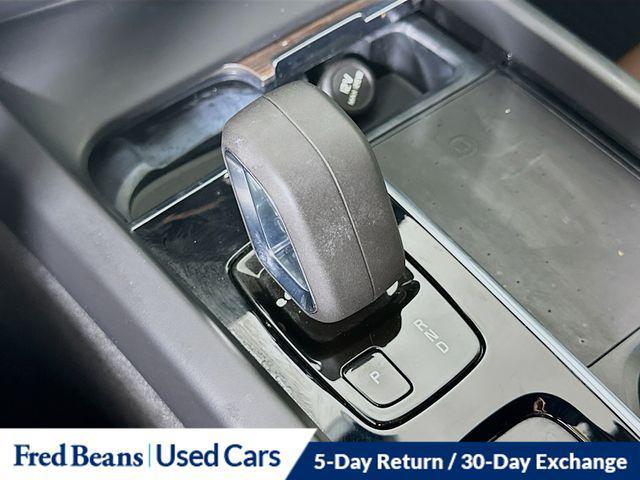Photo of 2022 Crystal White Metallic Volvo XC60