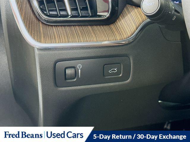 Photo of 2022 Crystal White Metallic Volvo XC60