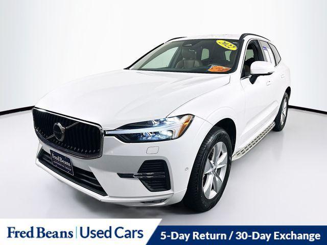 Photo of 2022 Crystal White Metallic Volvo XC60