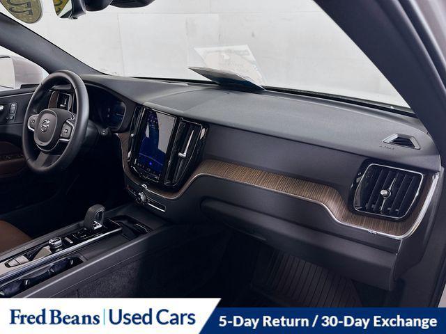 Photo of 2022 Crystal White Metallic Volvo XC60
