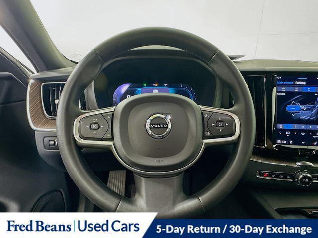 Photo of 2022 Crystal White Metallic Volvo XC60