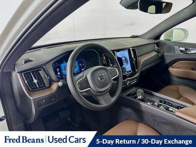Photo of 2022 Crystal White Metallic Volvo XC60