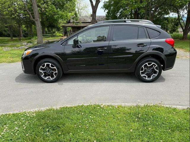 Photo of 2016 Crystal Black Silica Subaru Crosstrek