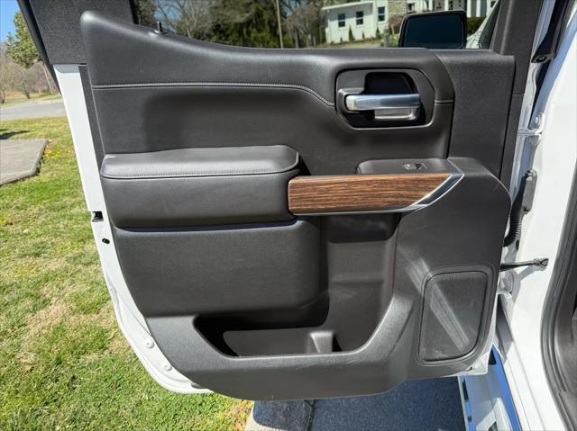 Photo of 2021 Off white Chevrolet Silverado 1500