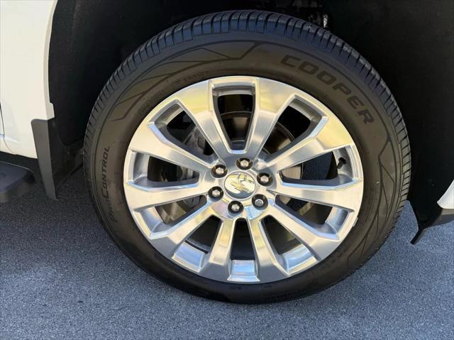 Photo of 2021 Off white Chevrolet Silverado 1500