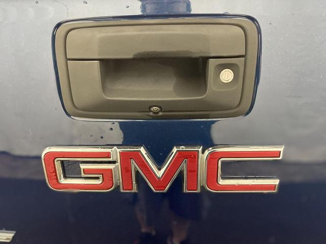Photo of 2019 Blue Emerald Metallic GMC Canyon
