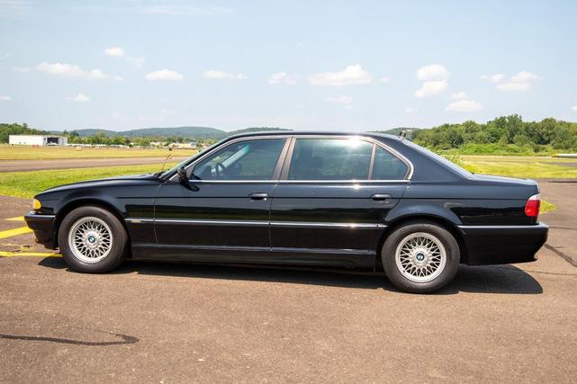 Photo of 2001 BLK BMW 740