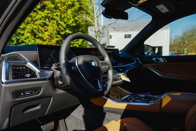 Photo of 2025 Black Sapphire Metallic BMW X5 PHEV