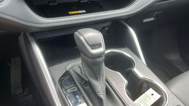 Photo of 2023 SILVER Toyota Highlander