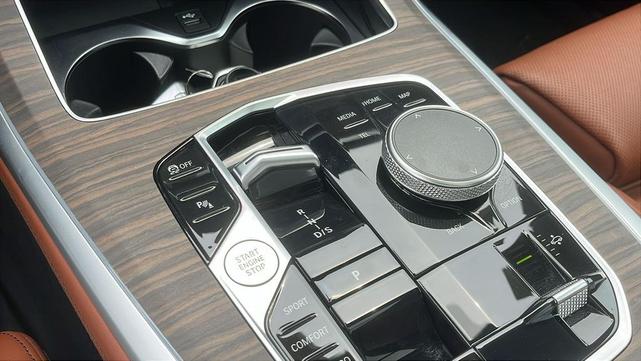 Photo of 2023 Sparkling Copper Metallic BMW X7