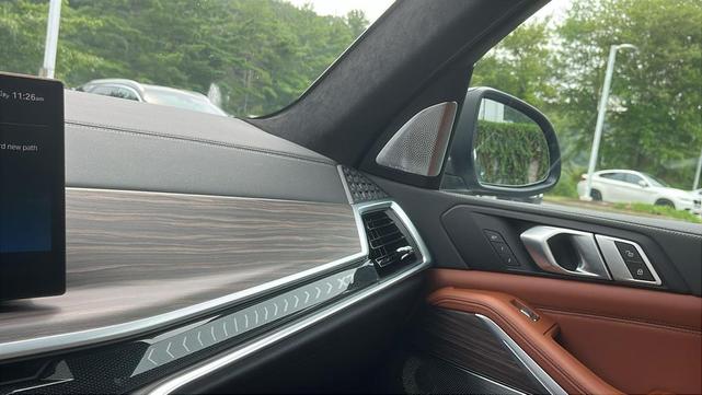 Photo of 2023 Sparkling Copper Metallic BMW X7