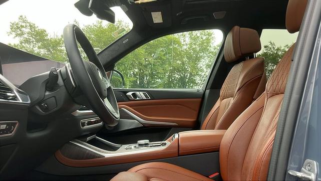 Photo of 2023 Sparkling Copper Metallic BMW X7
