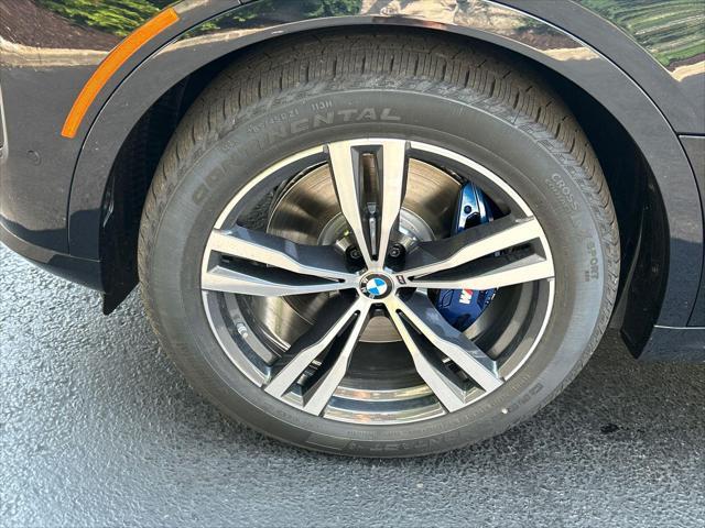 Photo of 2026 Carbon Black Metallic BMW X7
