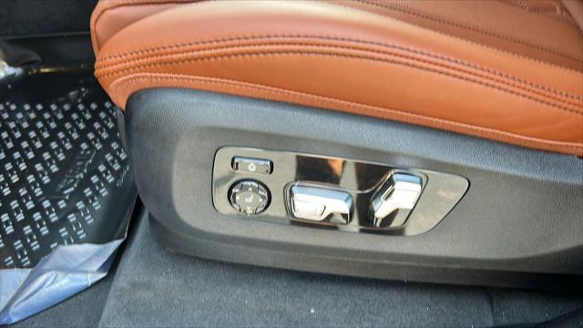 Photo of 2026 Carbon Black Metallic BMW X7