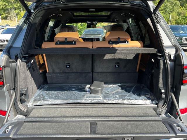 Photo of 2026 Skyscraper Grey Metallic BMW X7