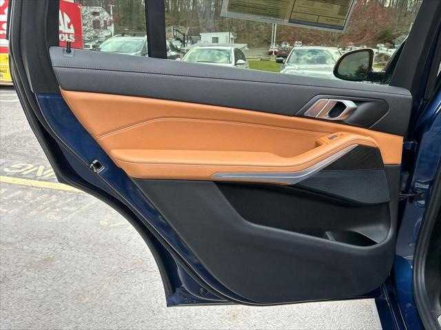 Photo of 2022 Phytonic Blue Metallic BMW X7