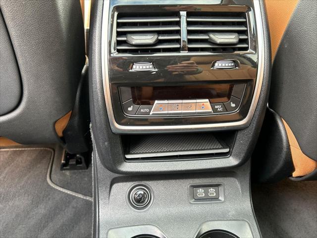 Photo of 2022 Phytonic Blue Metallic BMW X7