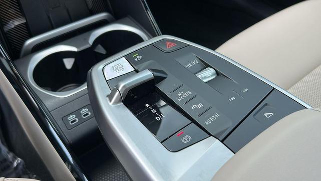 Photo of 2025 Alpine White BMW X1