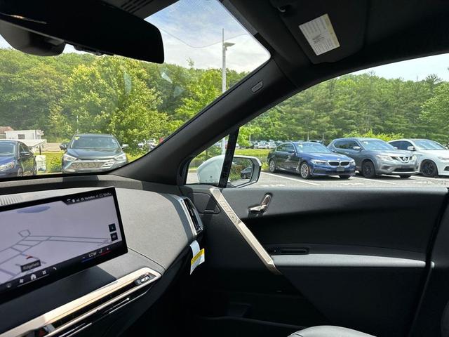 Photo of 2026 Alpine White BMW iX