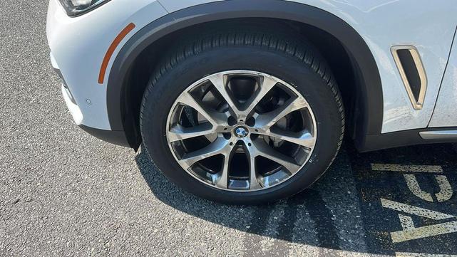 Photo of 2022 Alpine White BMW X5
