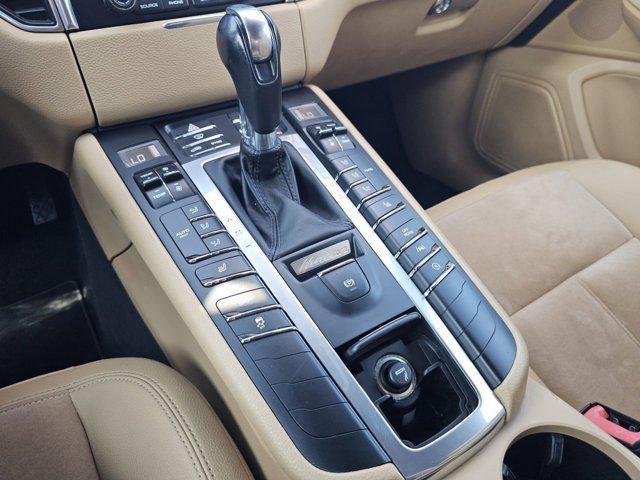 Photo of 2018 White Porsche Macan