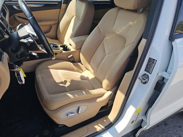 Photo of 2018 White Porsche Macan